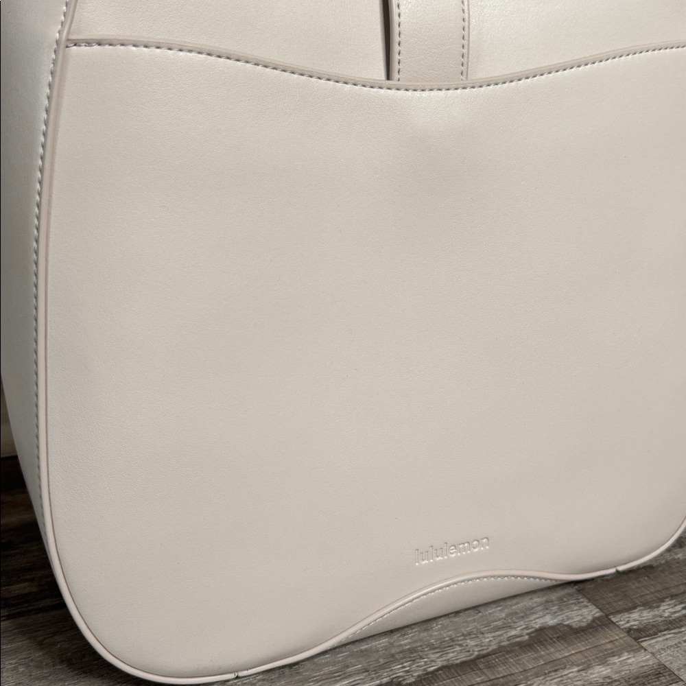 Lululemon Leather Alternative Shoulder Bag 8L Cream Cashew Vegan Handbag Trendy - Picture 8 of 11